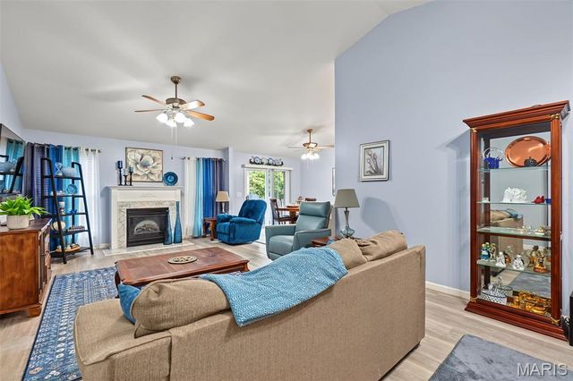 8 Soenker Circle, St Peters, MO 63376