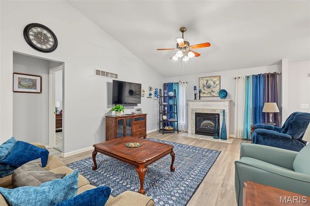 8 Soenker Circle, St Peters, MO 63376