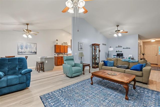 8 Soenker Circle, St Peters, MO 63376