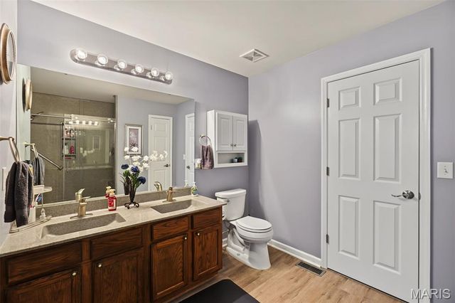 8 Soenker Circle, St Peters, MO 63376