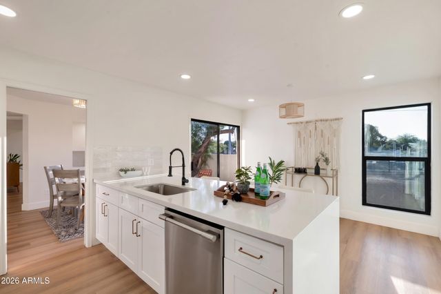 703 E CORTE ORO --, Phoenix, AZ 85020