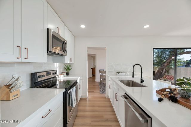 703 E CORTE ORO --, Phoenix, AZ 85020