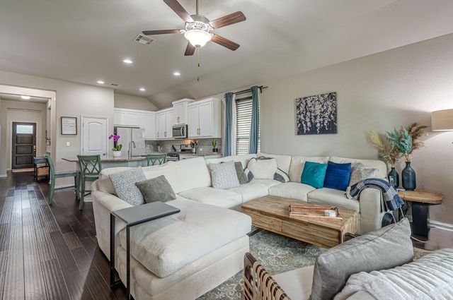 109 Tulip Garden TRL, San Marcos, TX 78666