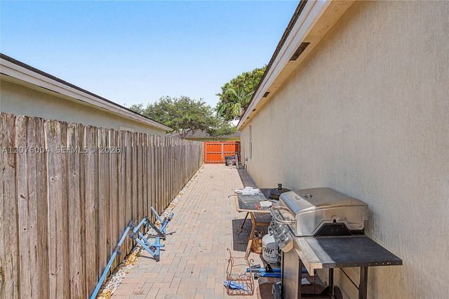 527 SE 31st Ave, Homestead, FL 33033
