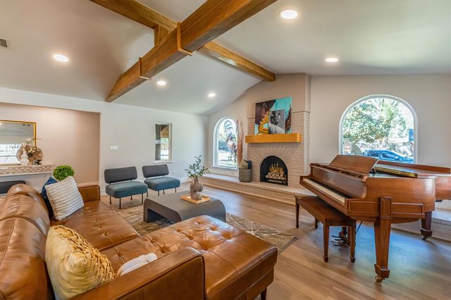 2002 Shadow Bend Drive, Houston, TX 77043