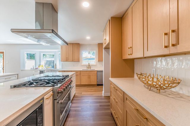 2002 Shadow Bend Drive, Houston, TX 77043