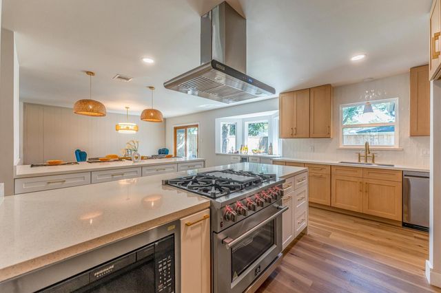 2002 Shadow Bend Drive, Houston, TX 77043