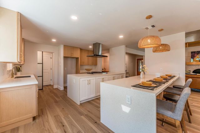 2002 Shadow Bend Drive, Houston, TX 77043