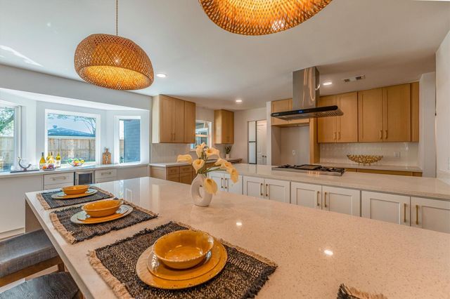 2002 Shadow Bend Drive, Houston, TX 77043