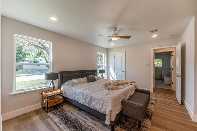 2002 Shadow Bend Drive, Houston, TX 77043