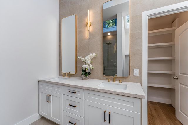 2002 Shadow Bend Drive, Houston, TX 77043