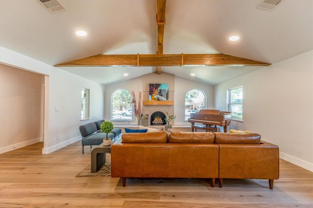 2002 Shadow Bend Drive, Houston, TX 77043