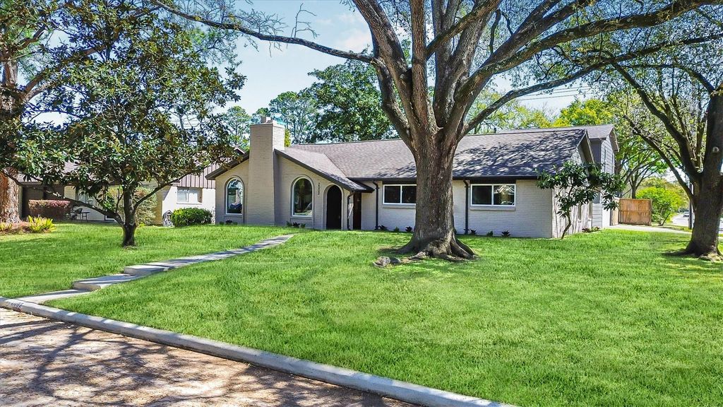 2002 Shadow Bend Drive, Houston, TX 77043