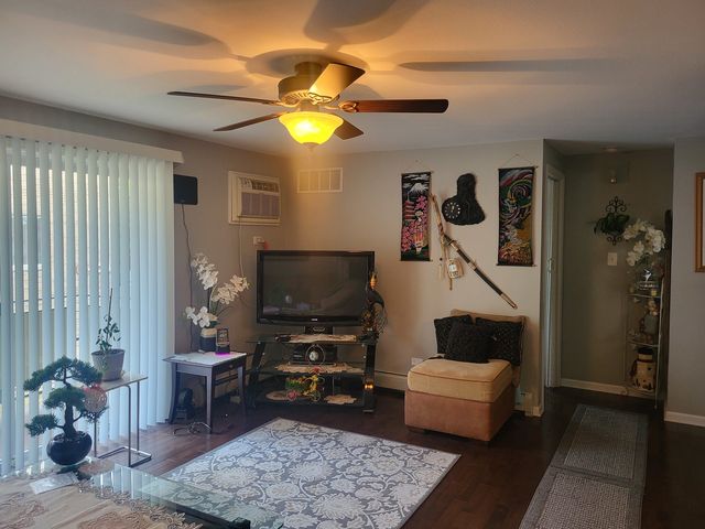 7402 W 111th Street 111, Worth, IL 60482