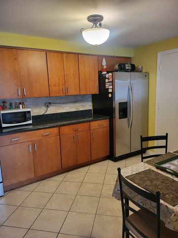 7402 W 111th Street 111, Worth, IL 60482