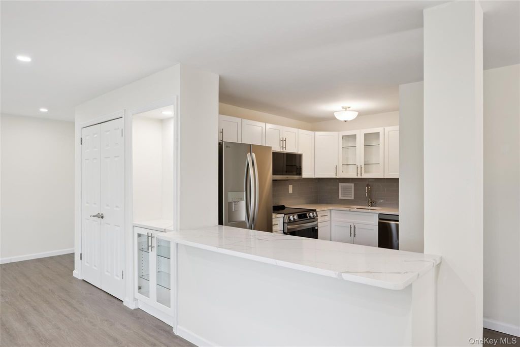7-04 166th Street 6A, Beechhurst, NY 11357