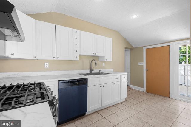 211 LAFAYETTE ST, Bordentown, NJ 08505