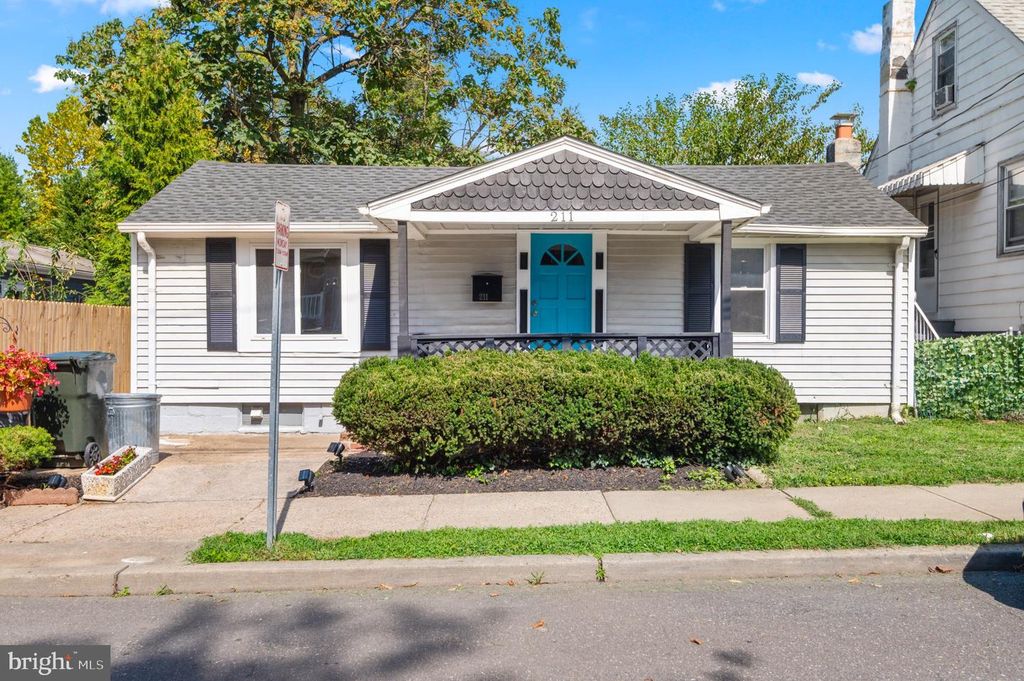 211 LAFAYETTE ST, BORDENTOWN, NJ 08505 — exterior