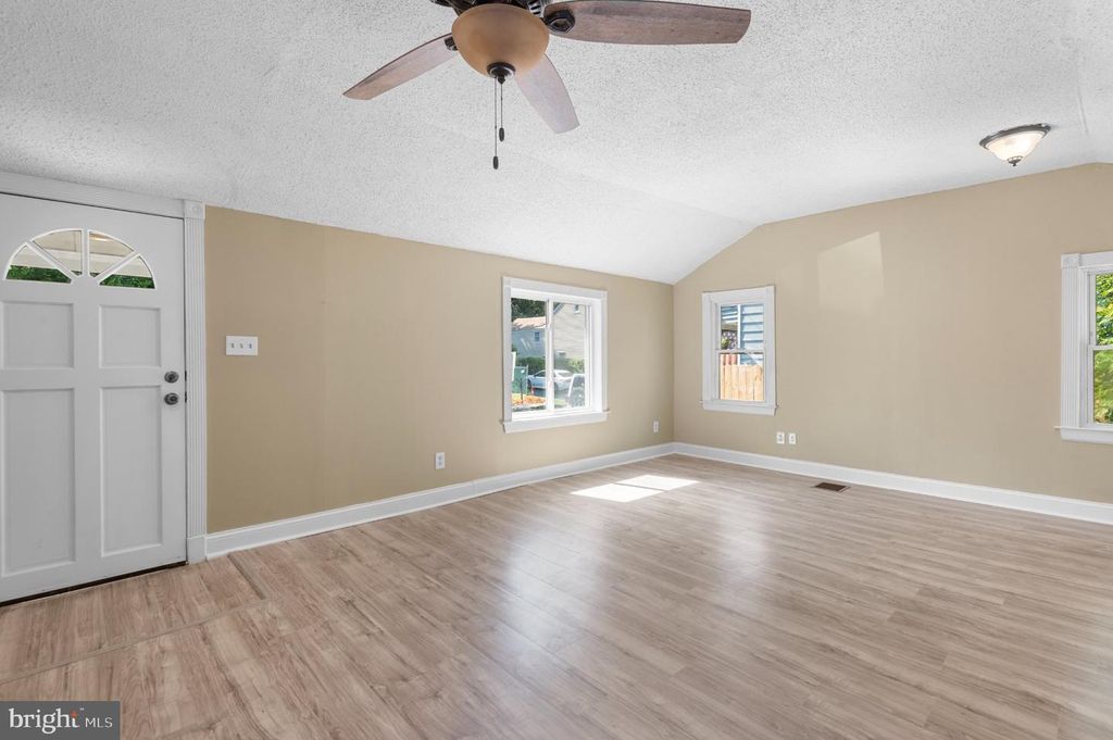 211 LAFAYETTE ST, BORDENTOWN, NJ 08505 — photo 3