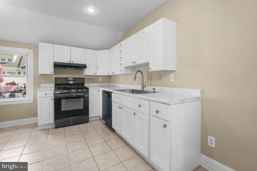 211 LAFAYETTE ST, BORDENTOWN, NJ 08505 — photo 4