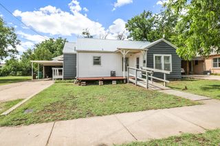 605 W Walnut Street, Coleman, TX 76834