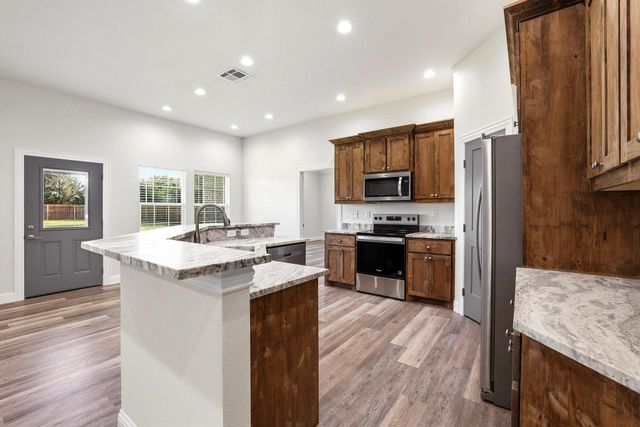 903 W Cardinal Street, Ector, TX 75439