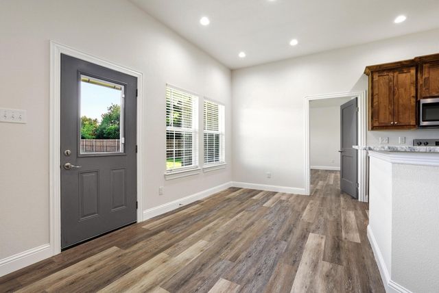 903 W Cardinal Street, Ector, TX 75439