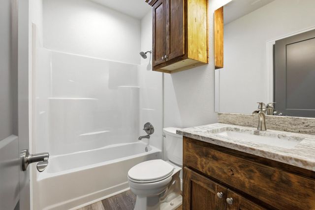 903 W Cardinal Street, Ector, TX 75439