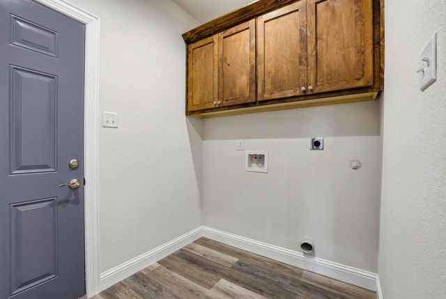 903 W Cardinal Street, Ector, TX 75439