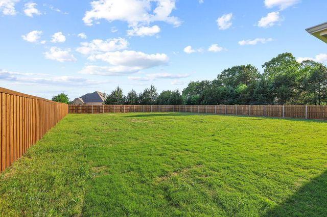 903 W Cardinal Street, Ector, TX 75439