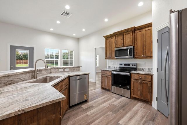 903 W Cardinal Street, Ector, TX 75439