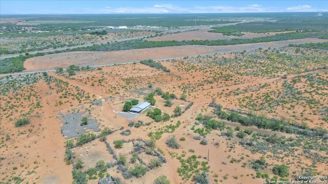 1582 County Road 3700, Dilley, TX 78017