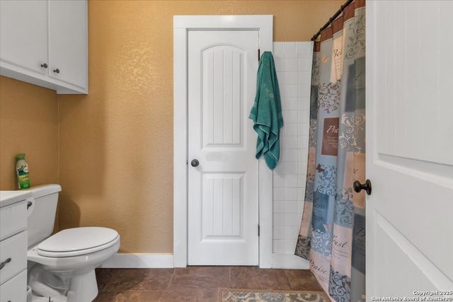 1582 County Road 3700, Dilley, TX 78017