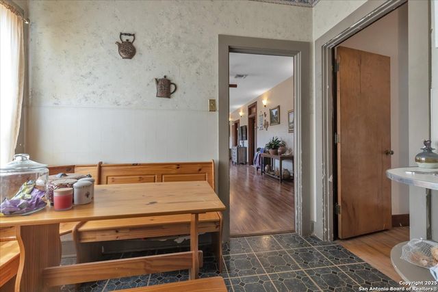 1582 County Road 3700, Dilley, TX 78017