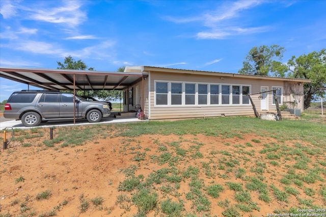 1582 County Road 3700, Dilley, TX 78017