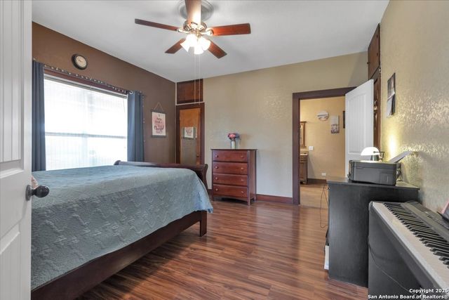 1582 County Road 3700, Dilley, TX 78017