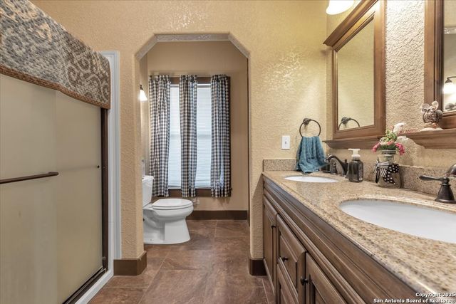 1582 County Road 3700, Dilley, TX 78017