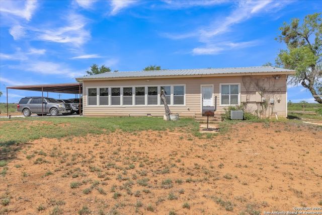 1582 County Road 3700, Dilley, TX 78017