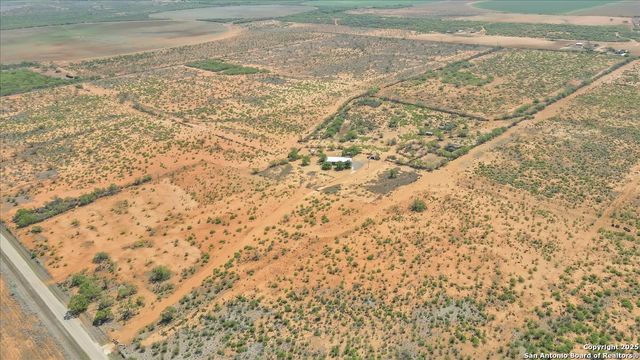 1582 County Road 3700, Dilley, TX 78017