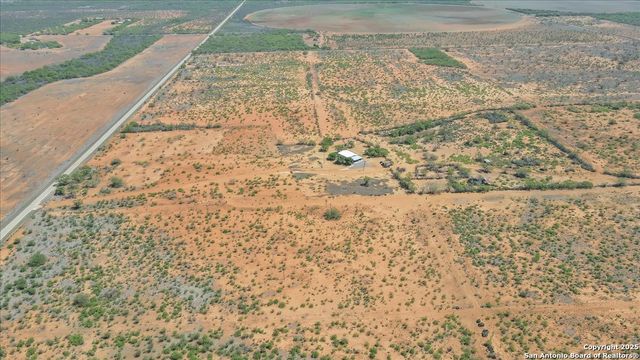 1582 County Road 3700, Dilley, TX 78017