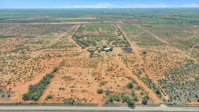 1582 County Road 3700, Dilley, TX 78017