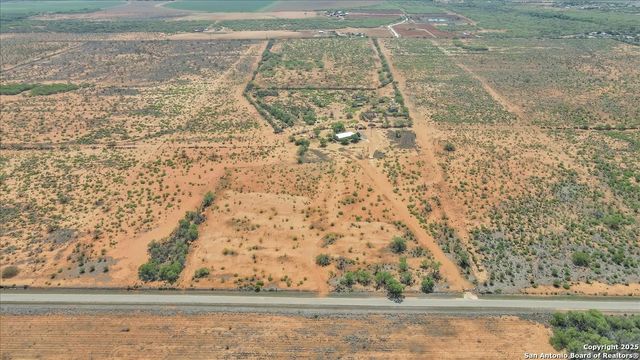 1582 County Road 3700, Dilley, TX 78017