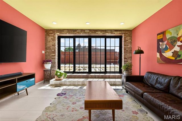 1034 S Kingshighway Boulevard, St Louis, MO 63110
