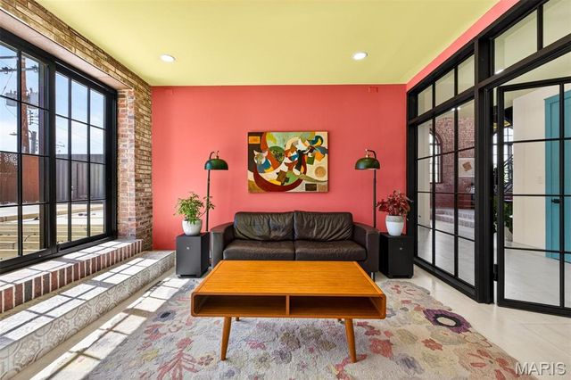 1034 S Kingshighway Boulevard, St Louis, MO 63110