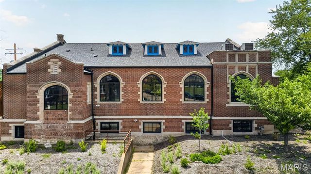 1034 S Kingshighway Boulevard, St Louis, MO 63110