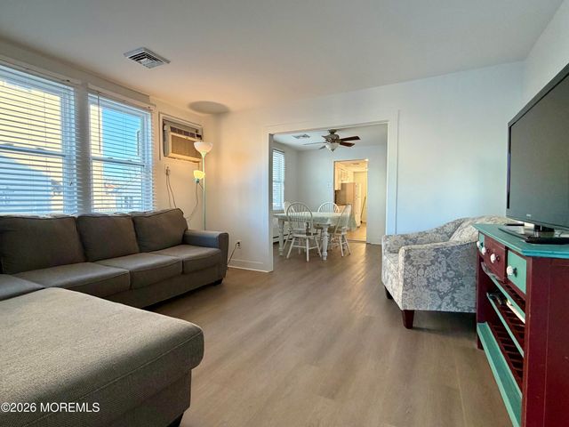 546 E Bayview Avenue, Ocean Gate, NJ 08740