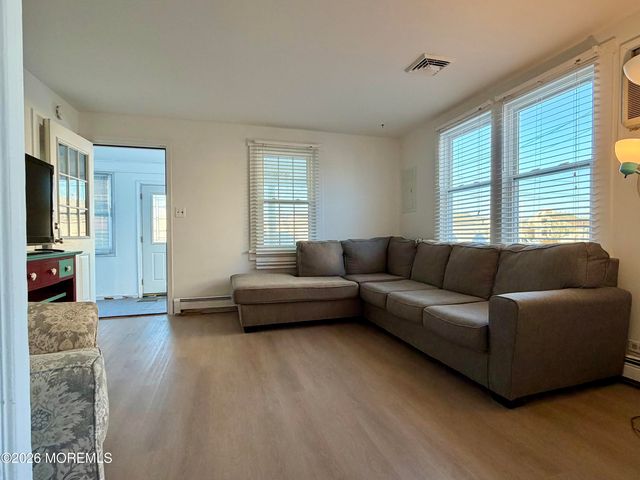 546 E Bayview Avenue, Ocean Gate, NJ 08740