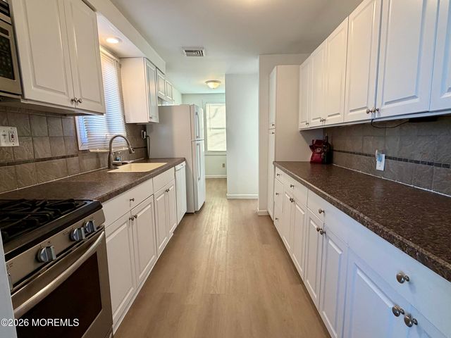 546 E Bayview Avenue, Ocean Gate, NJ 08740