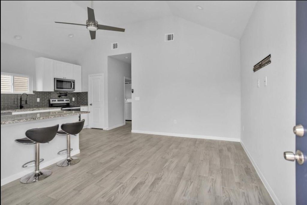 16694 E Juneau, Montgomery, TX 77316