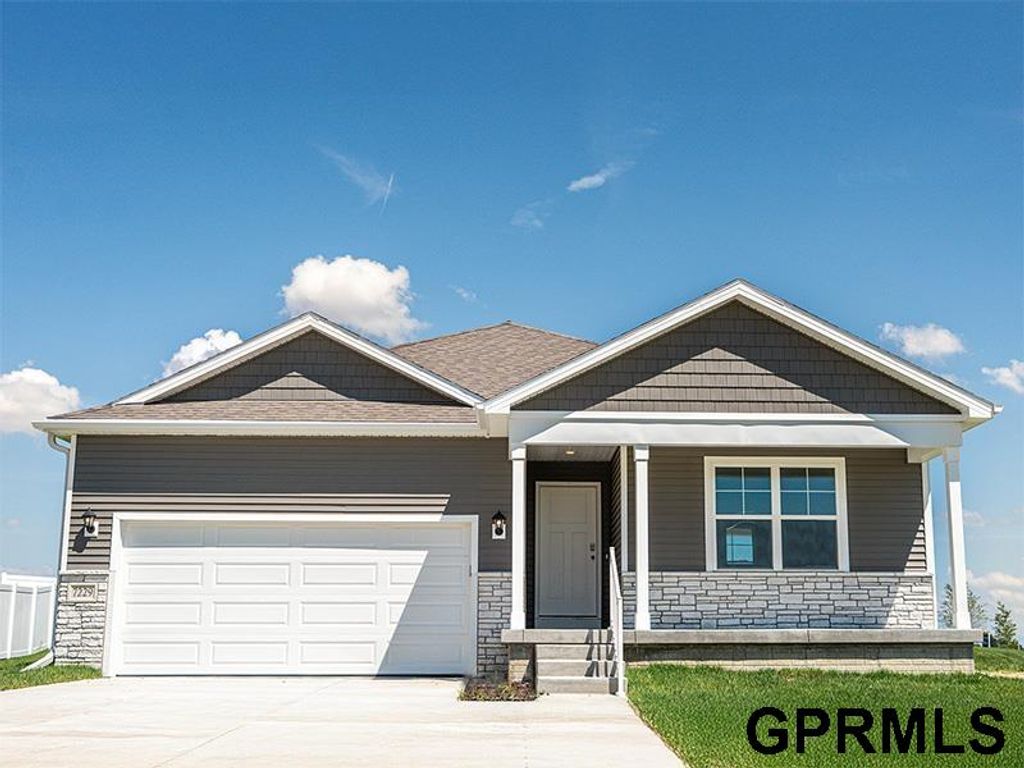 12907 S 67th Street, Papillion, NE 68133